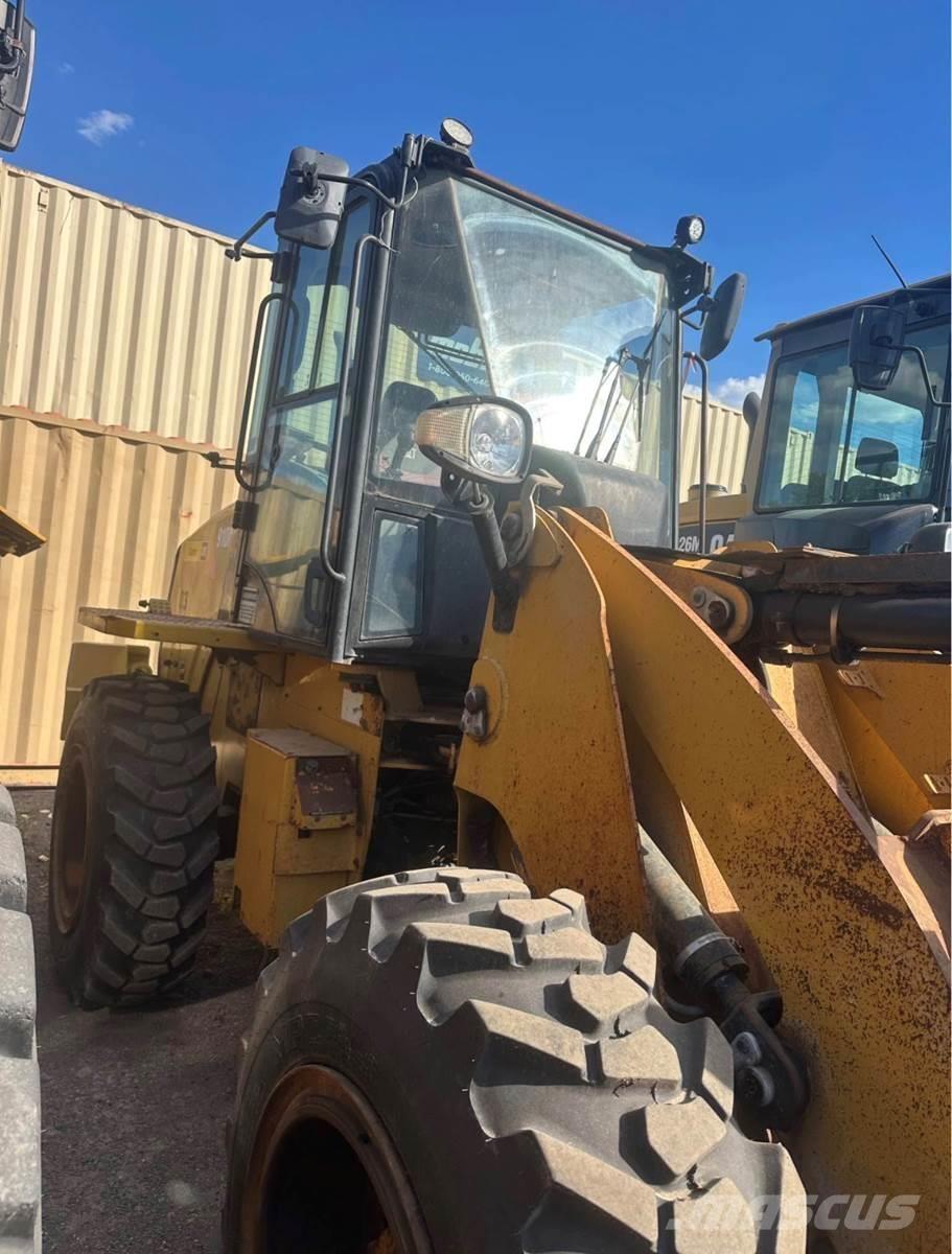 CAT 910M Колесни товарачи