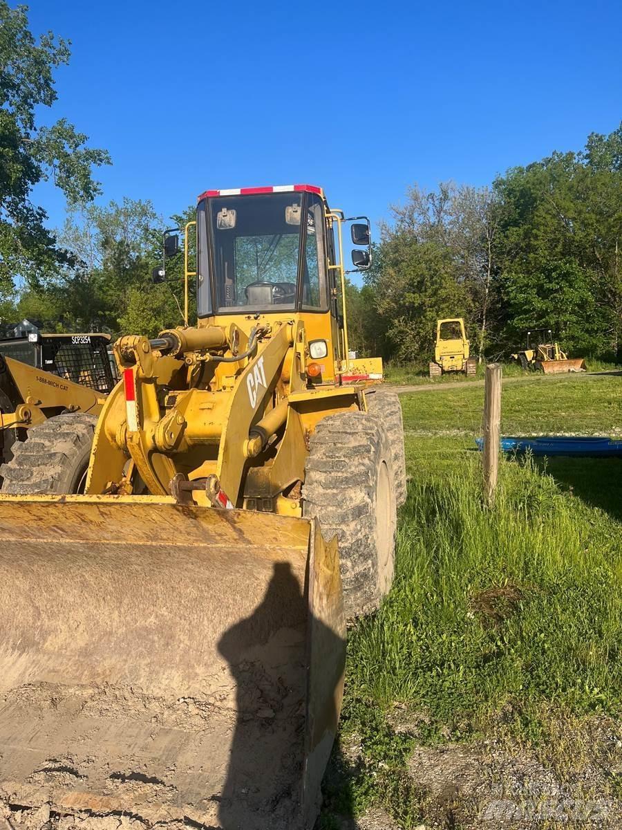 CAT 916 Колесни товарачи