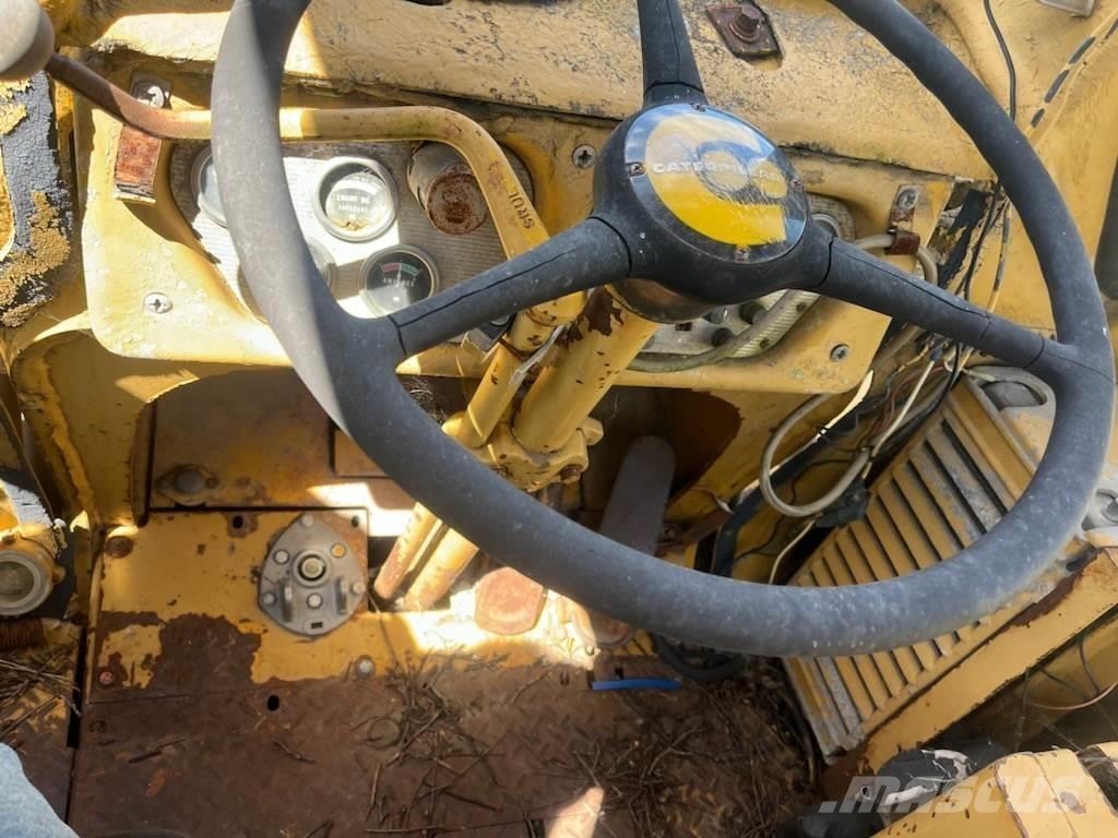 CAT 922B Колесни товарачи