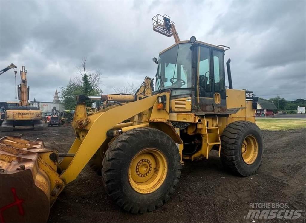 CAT 924F Колесни товарачи