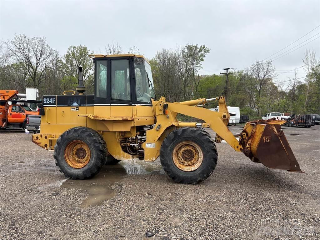 CAT 924F Колесни товарачи