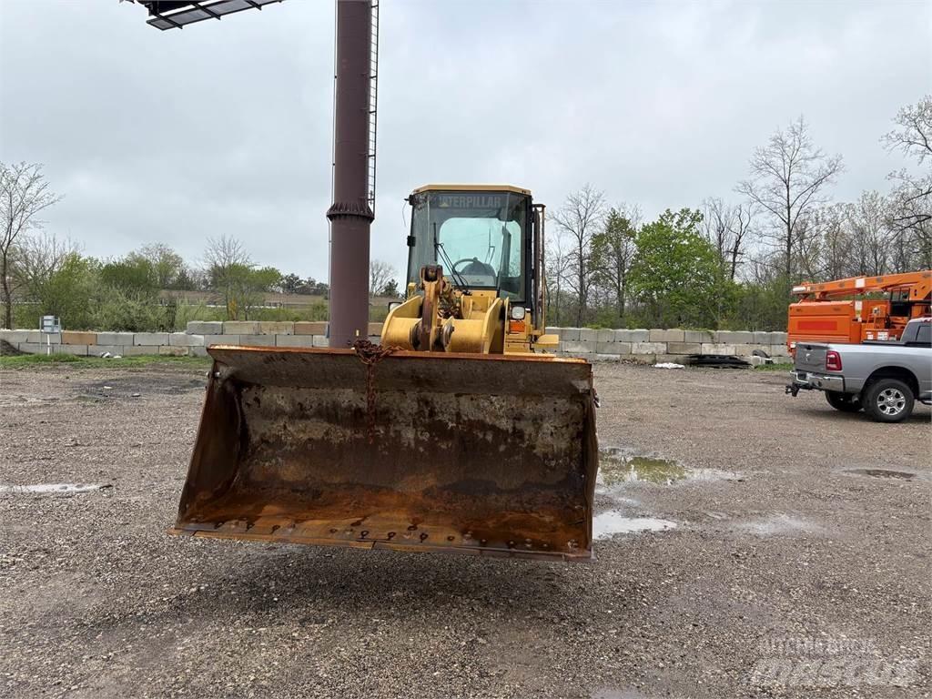 CAT 924F Колесни товарачи