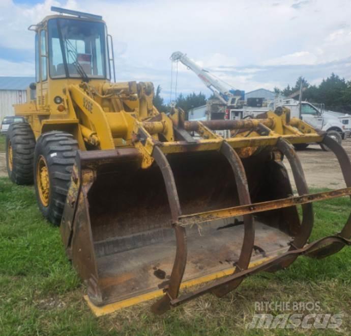 CAT 926E Колесни товарачи