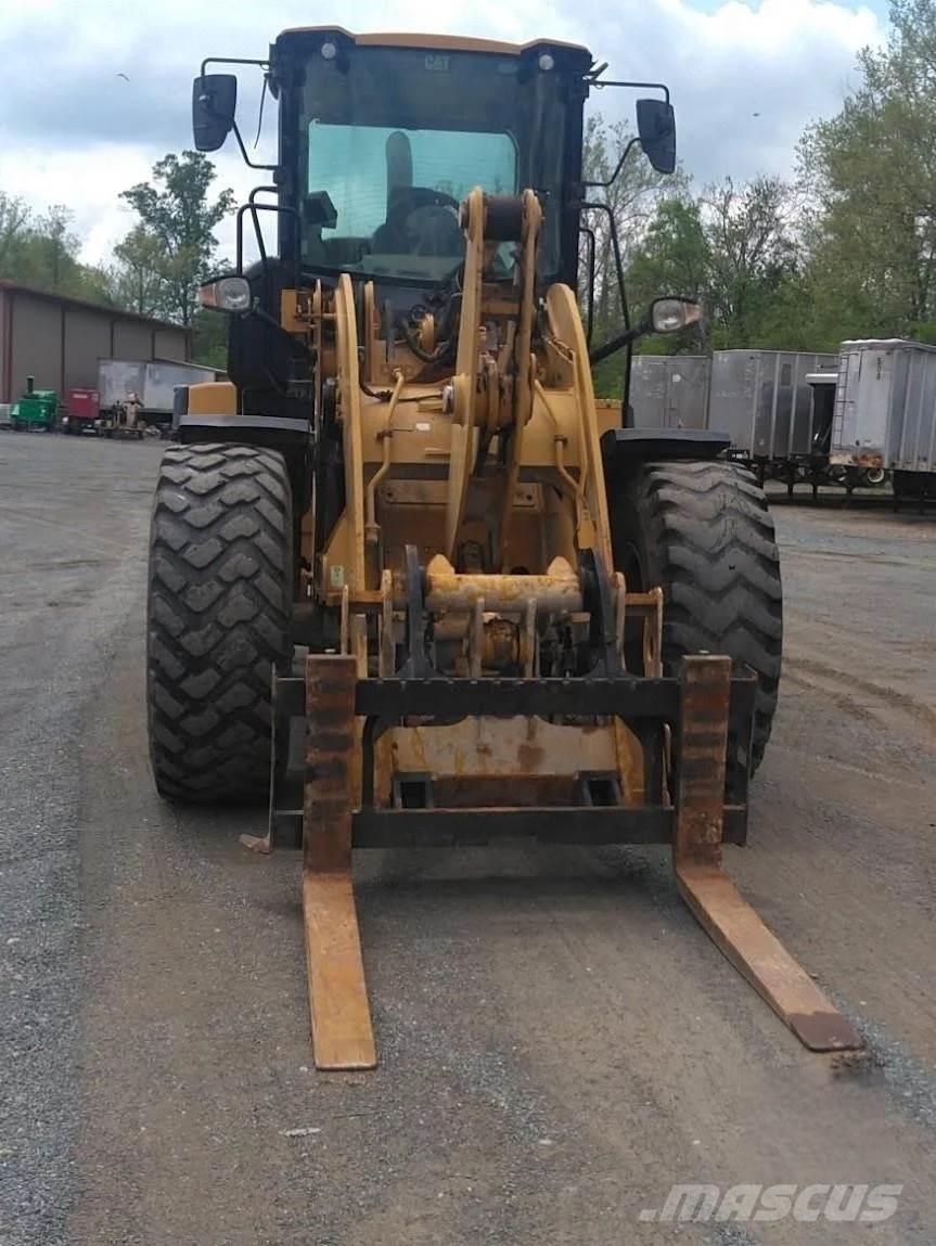 CAT 926M Колесни товарачи