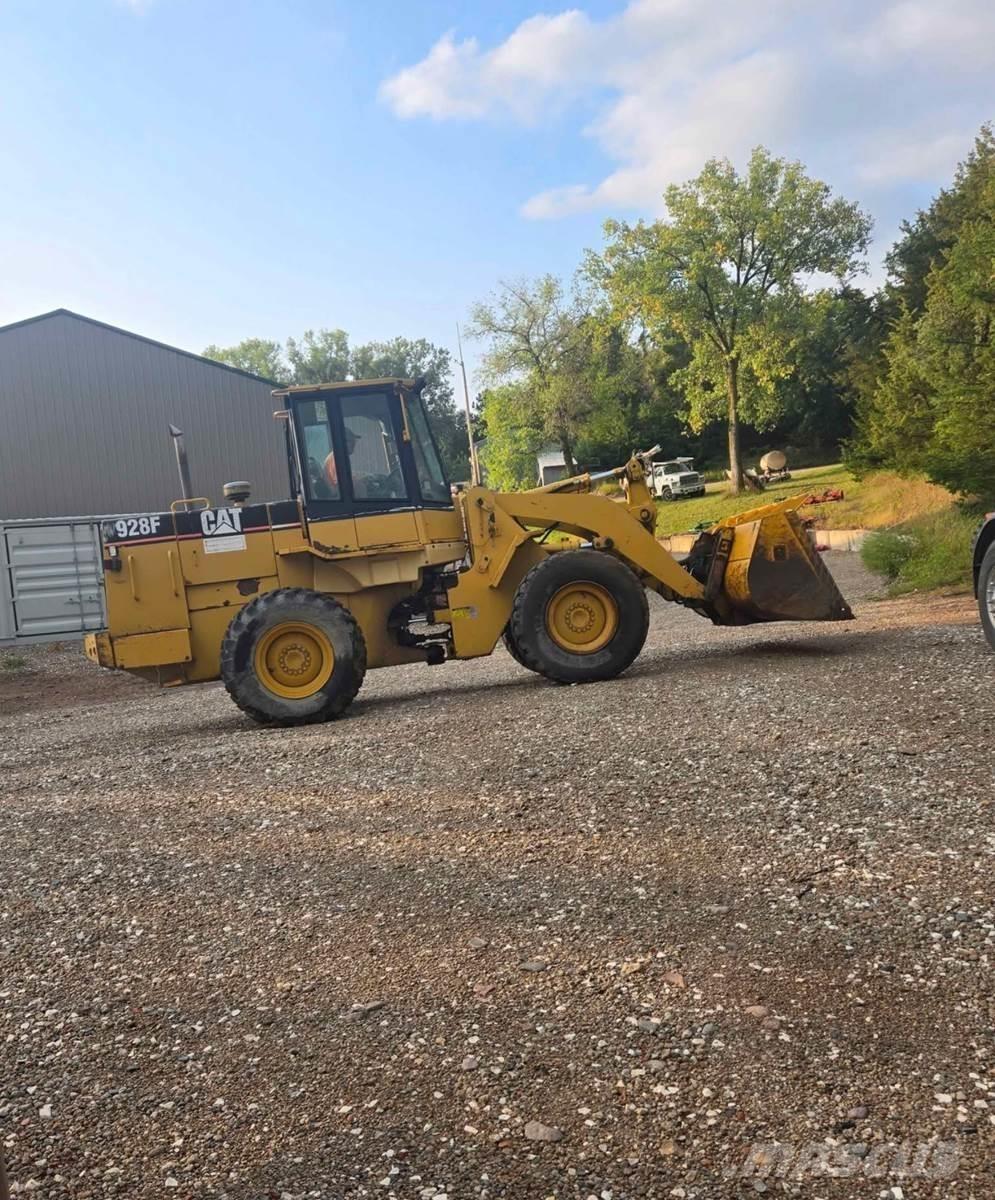 CAT 928F Колесни товарачи