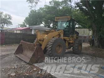 CAT 928G Колесни товарачи
