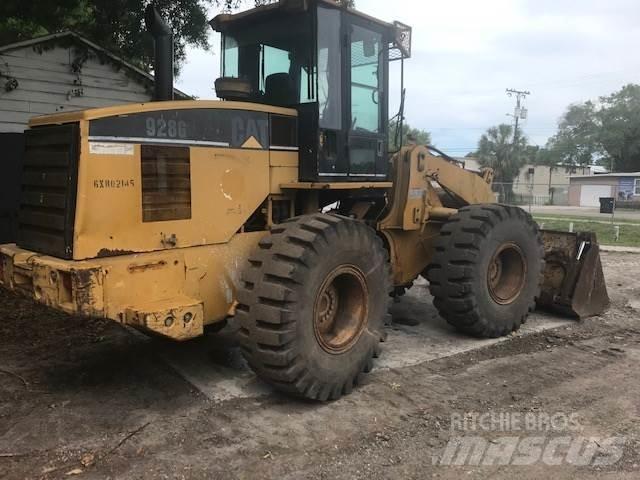 CAT 928G Колесни товарачи