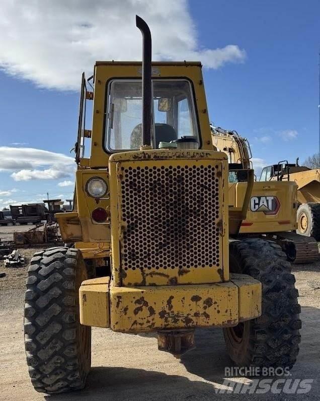 CAT 930 Колесни товарачи