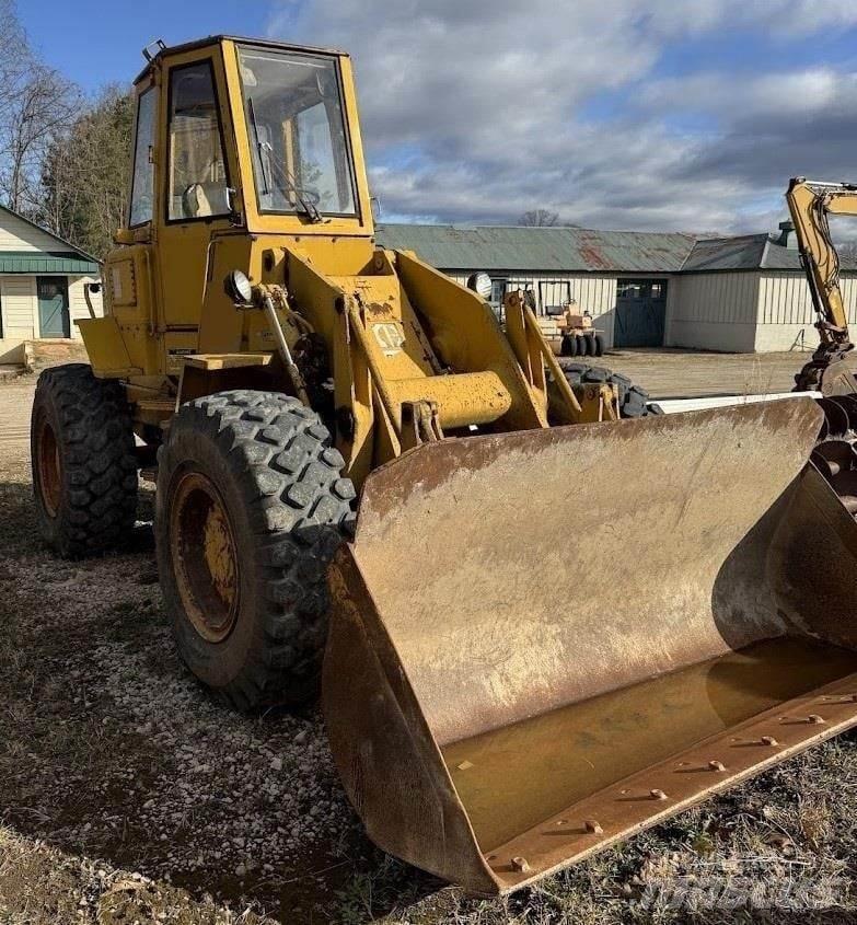CAT 930 Колесни товарачи