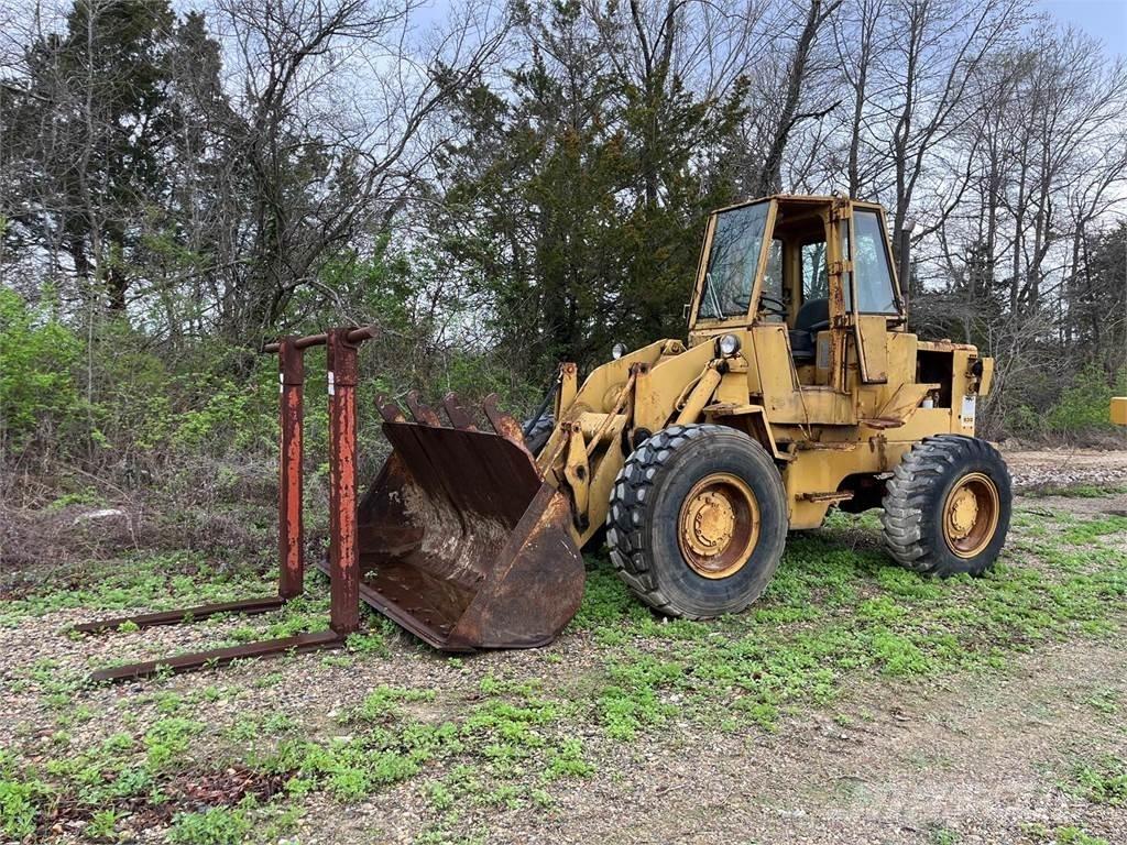 CAT 930 Колесни товарачи