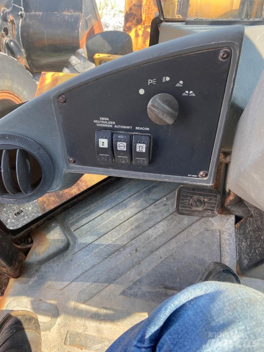 CAT 930G Колесни товарачи