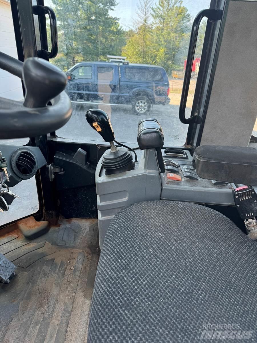 CAT 930G Колесни товарачи