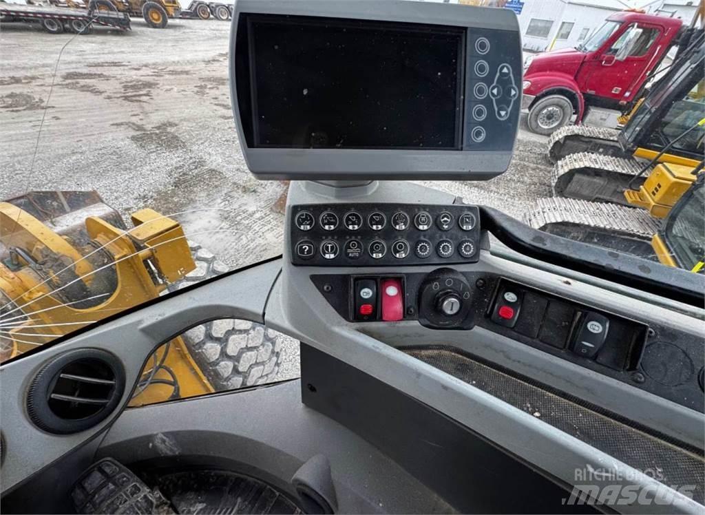 CAT 930K Колесни товарачи