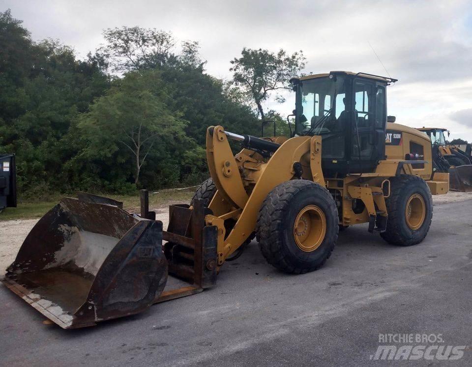 CAT 930M Колесни товарачи