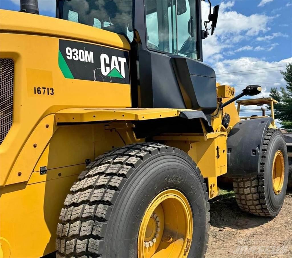 CAT 930M Колесни товарачи