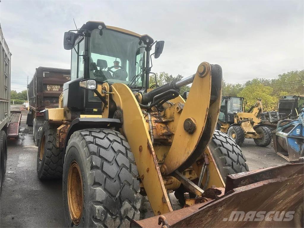 CAT 930M Колесни товарачи