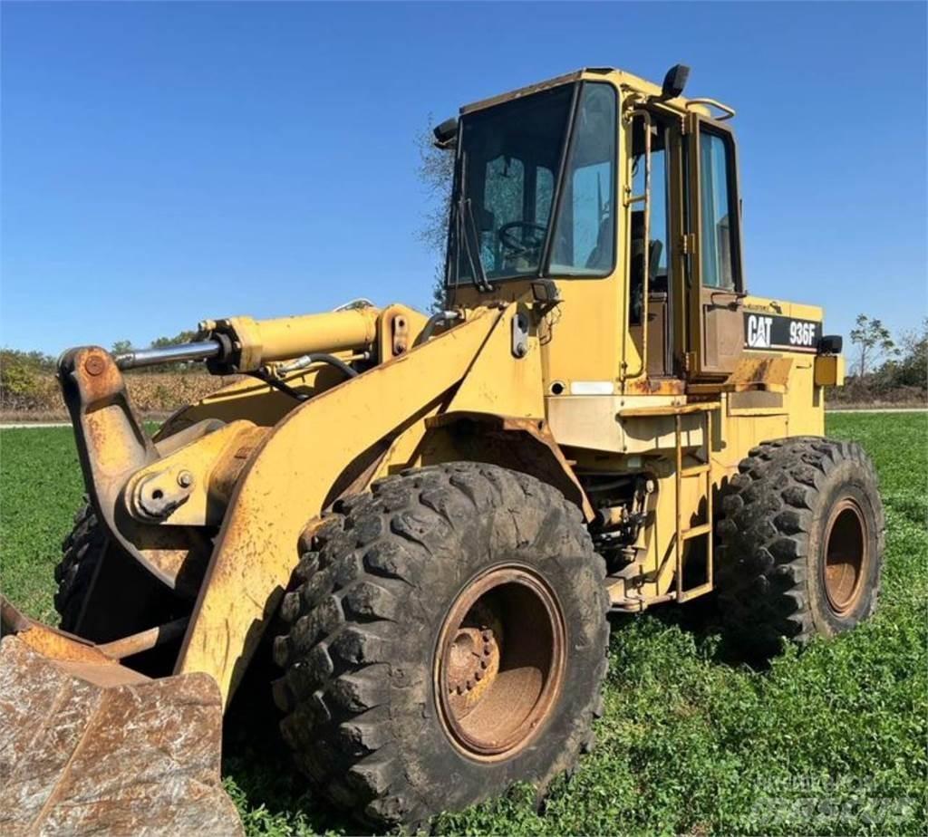 CAT 936F Колесни товарачи