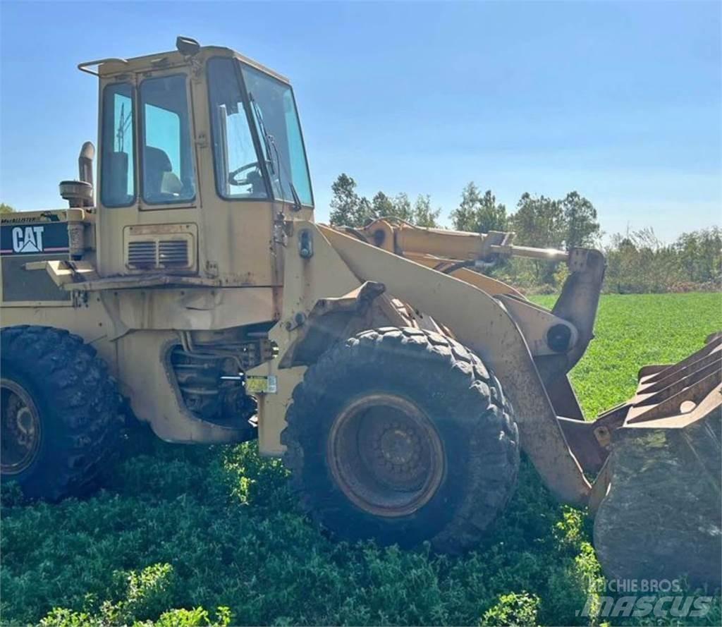 CAT 936F Колесни товарачи