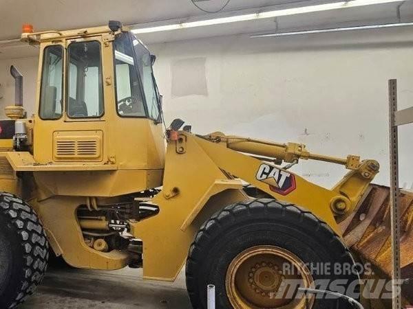 CAT 936F Колесни товарачи