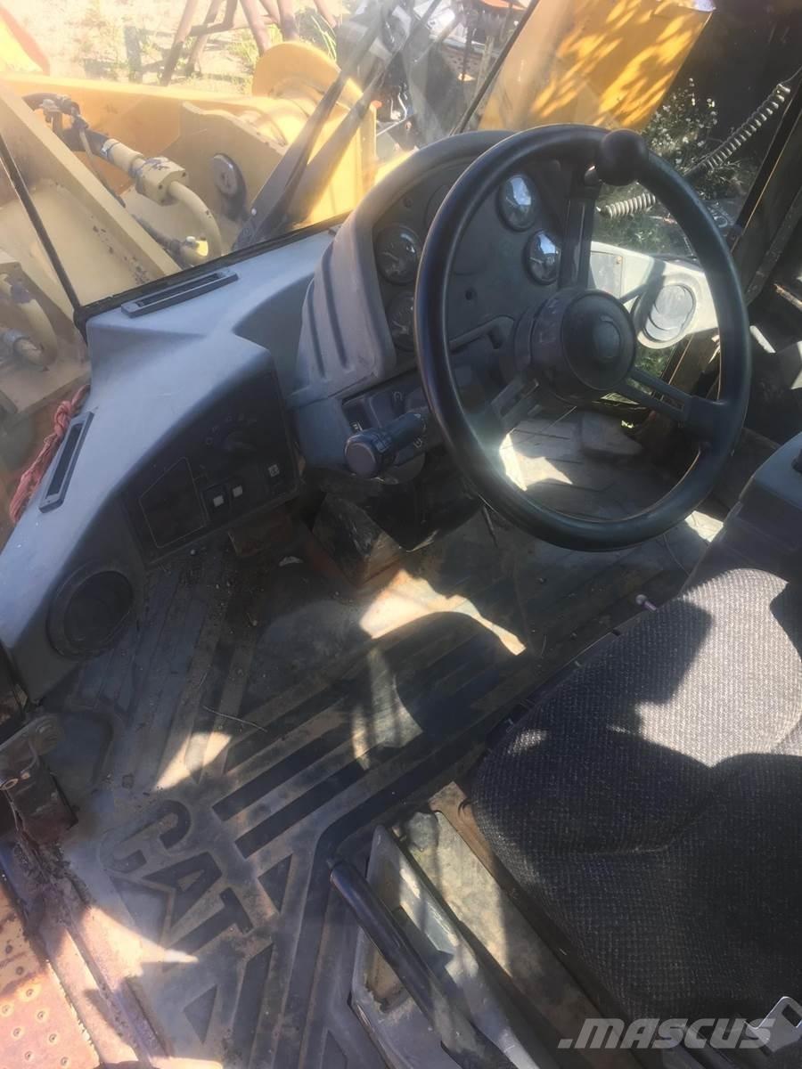 CAT 938G Колесни товарачи