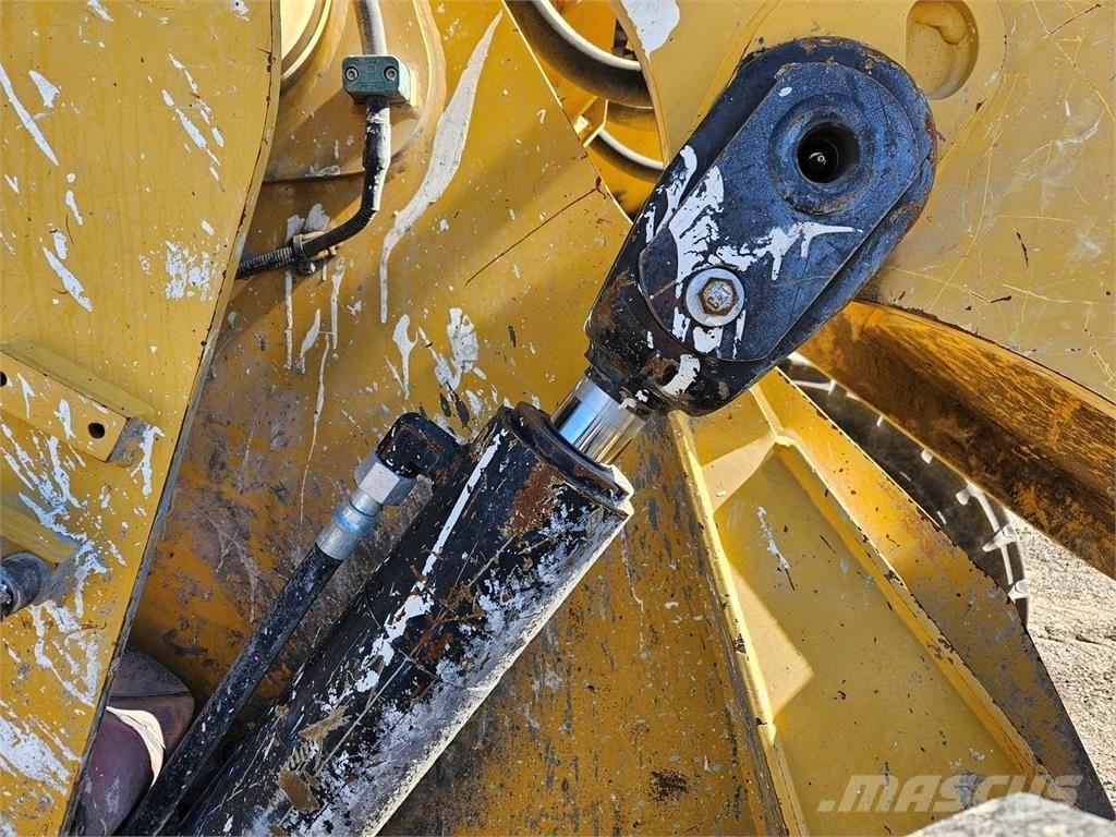 CAT 938M Колесни товарачи