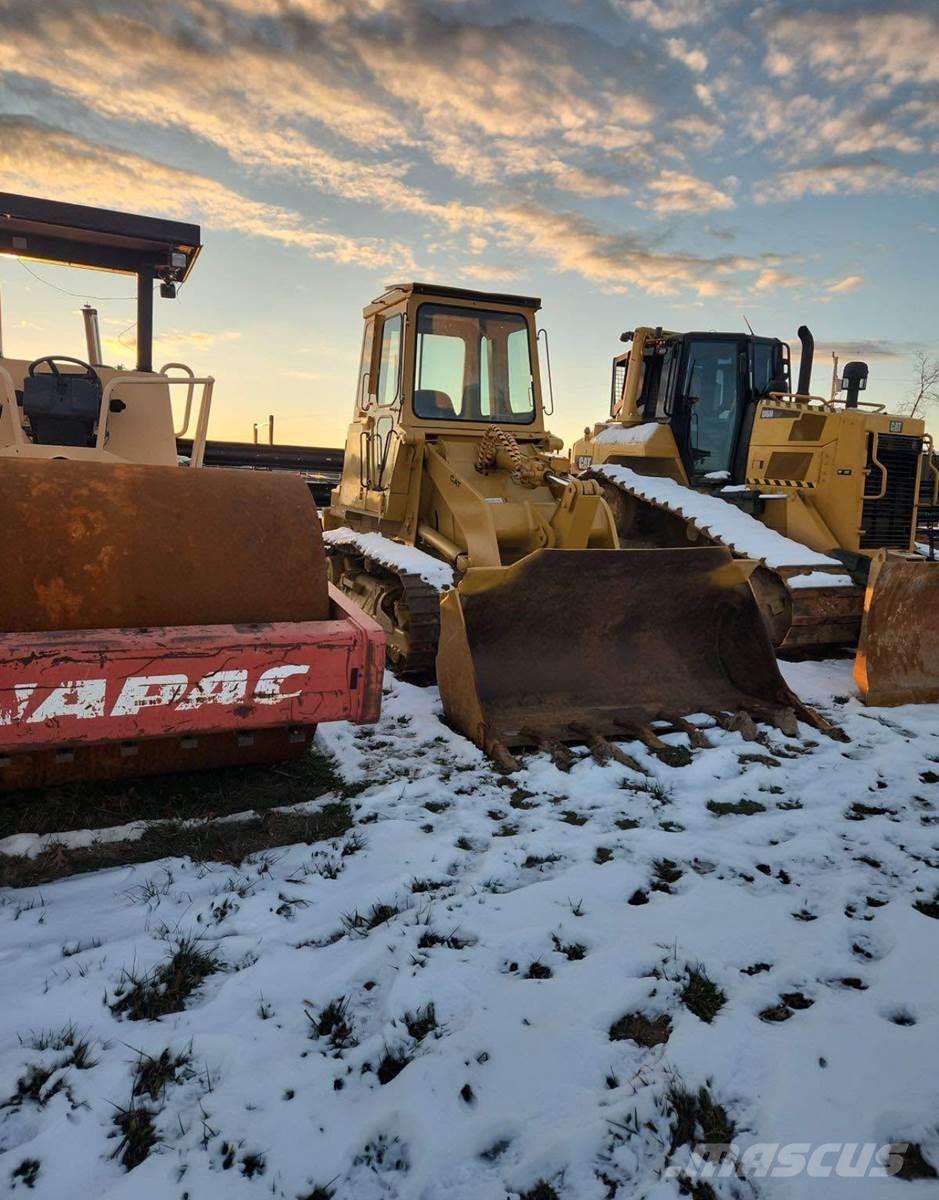 CAT 943 Верижен товарач