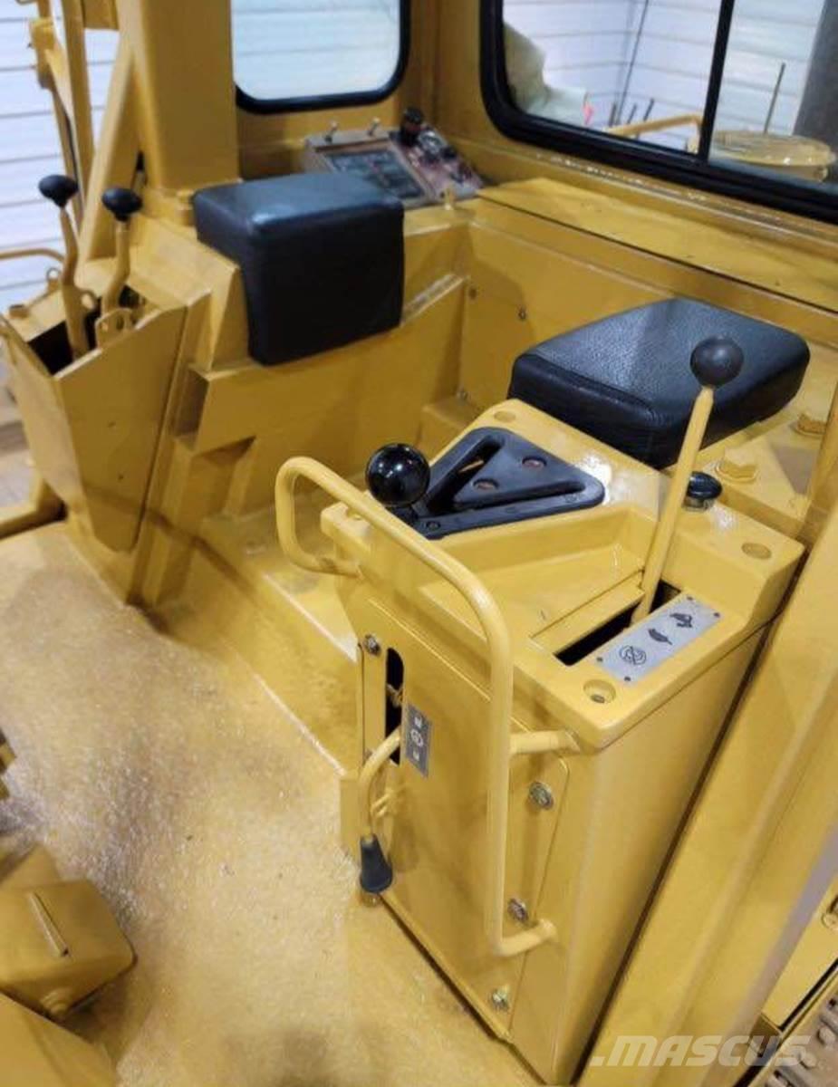 CAT 943 Верижен товарач
