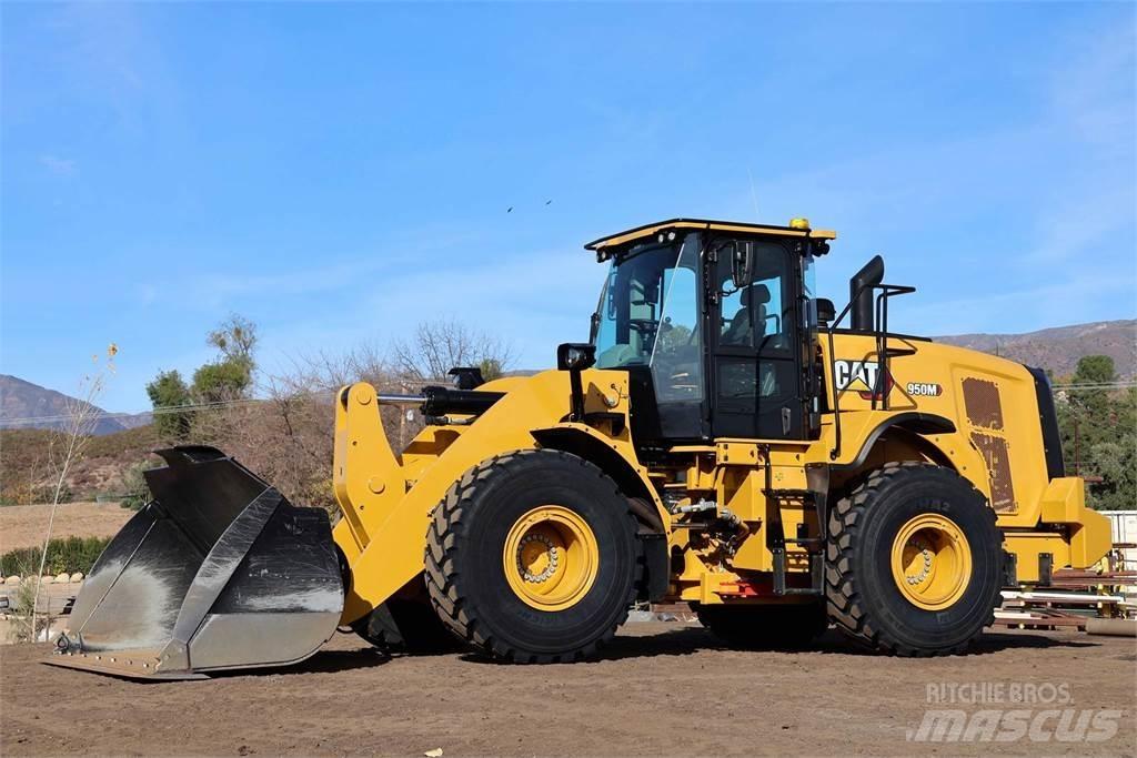 CAT 950M Колесни товарачи