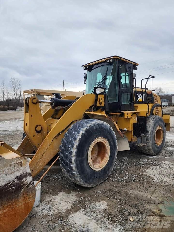 CAT 950M Колесни товарачи