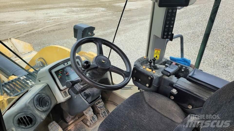 CAT 950M Колесни товарачи