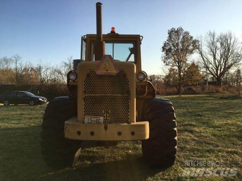 CAT 966 Колесни товарачи