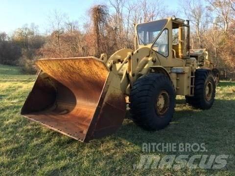 CAT 966 Колесни товарачи