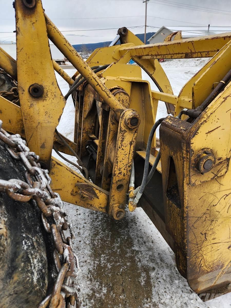 CAT 966C Колесни товарачи