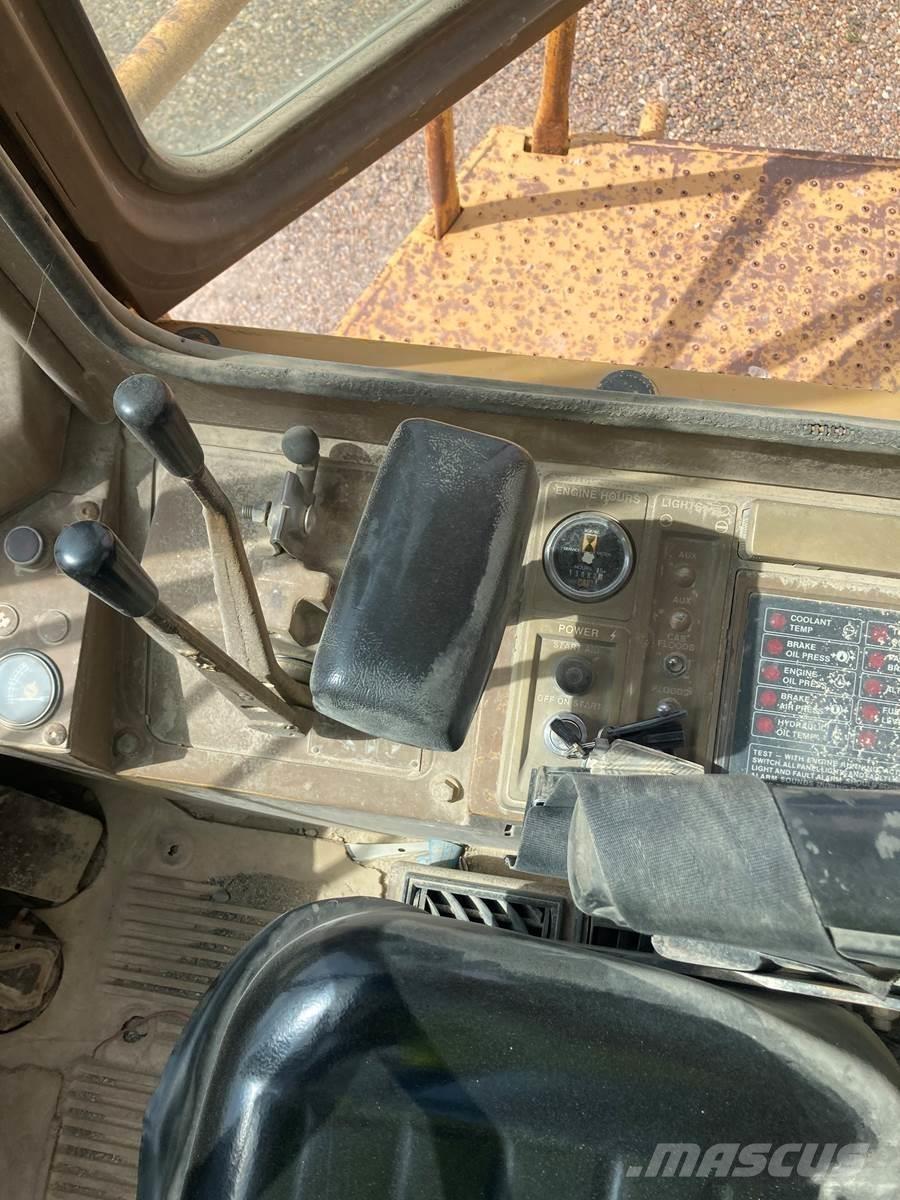 CAT 966D Колесни товарачи