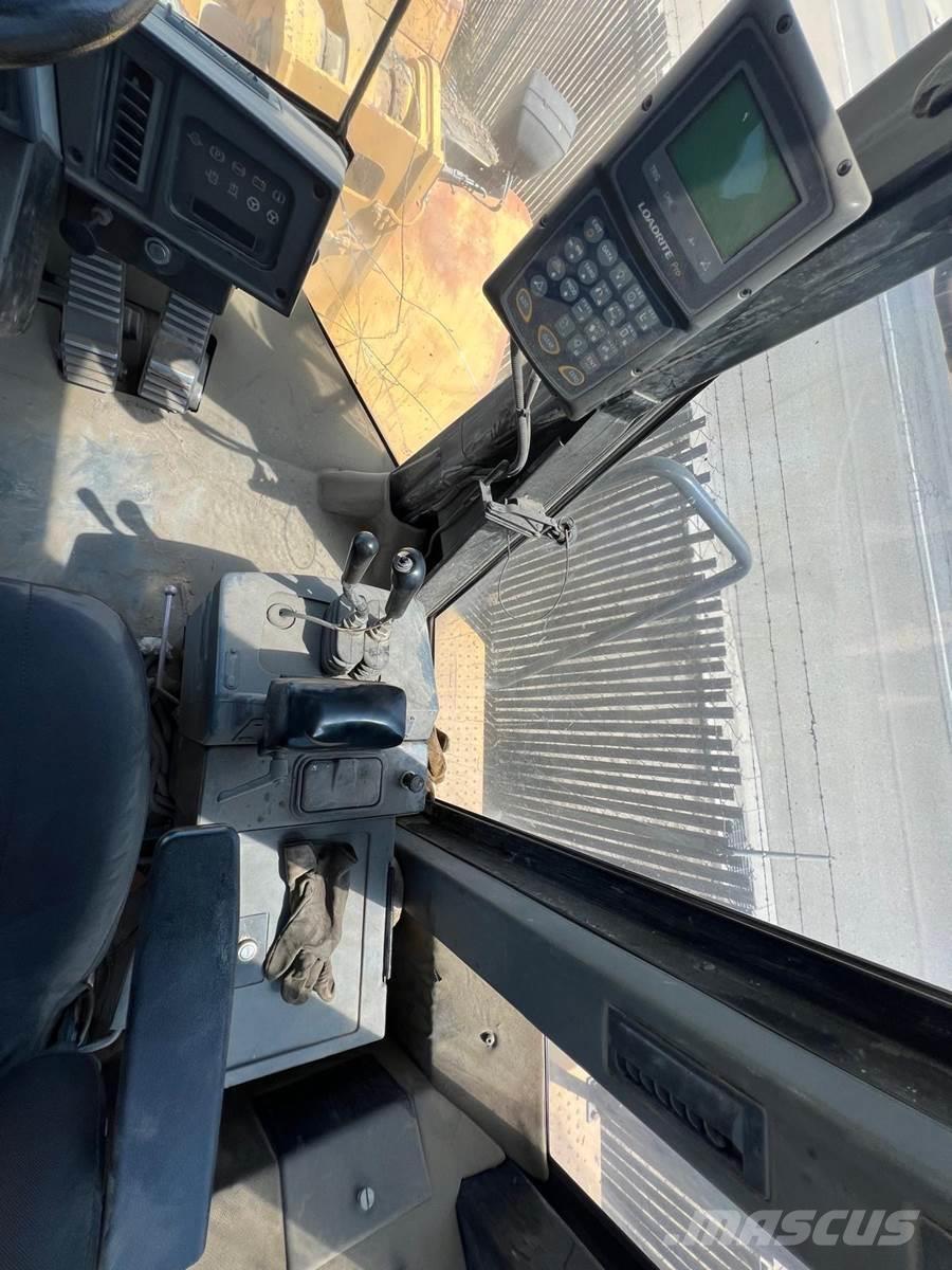 CAT 966G Колесни товарачи