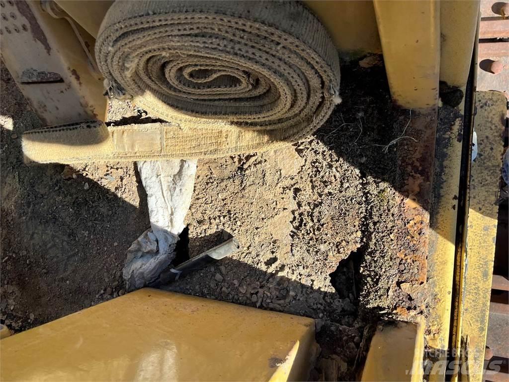 CAT 973 Верижен товарач