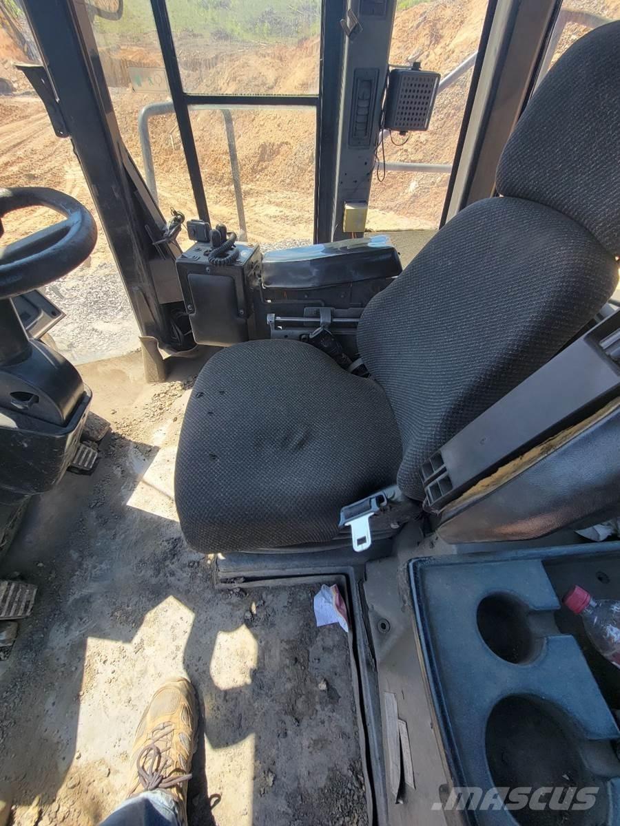 CAT 980G Колесни товарачи