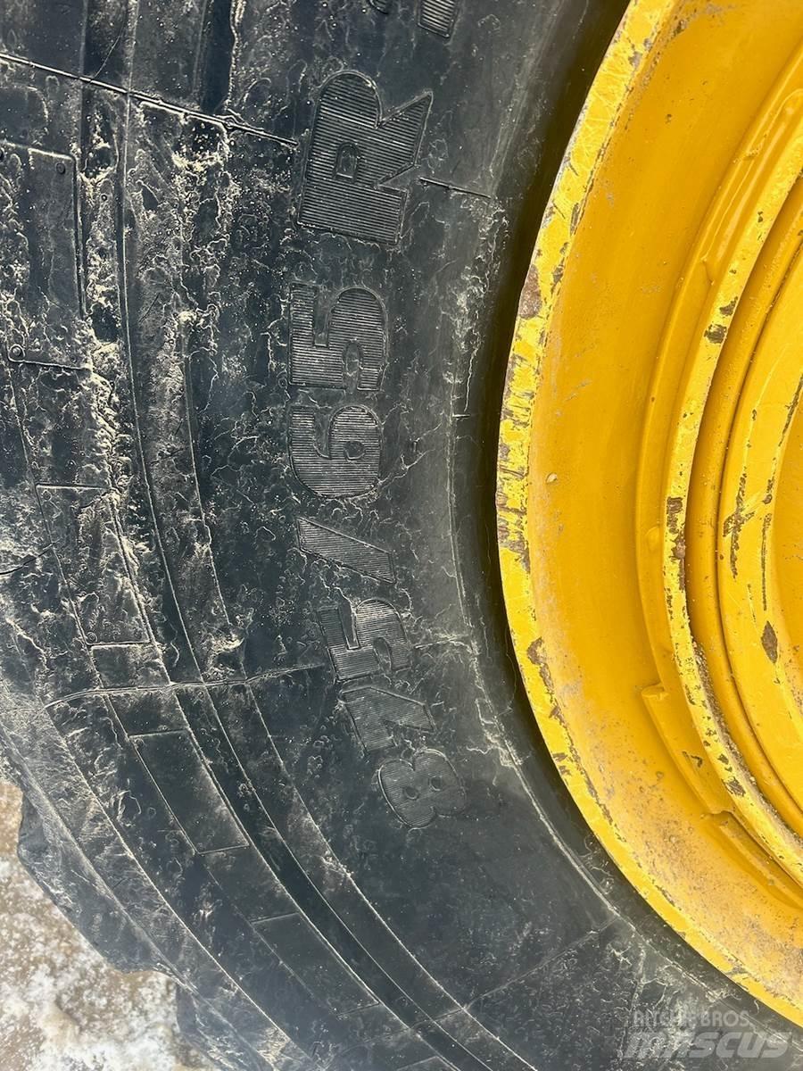 CAT 980M Колесни товарачи