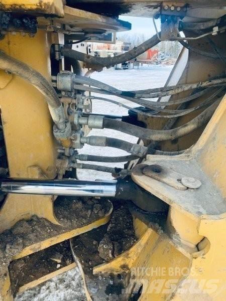 CAT 980M Колесни товарачи
