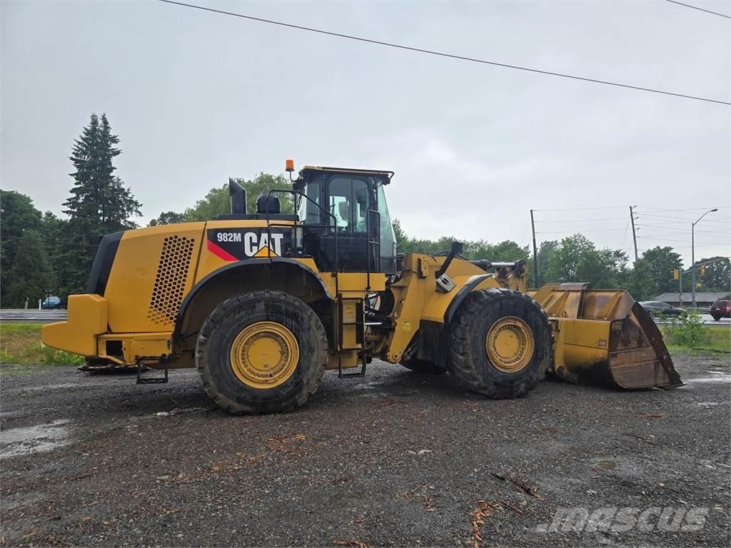 CAT 982M Колесни товарачи