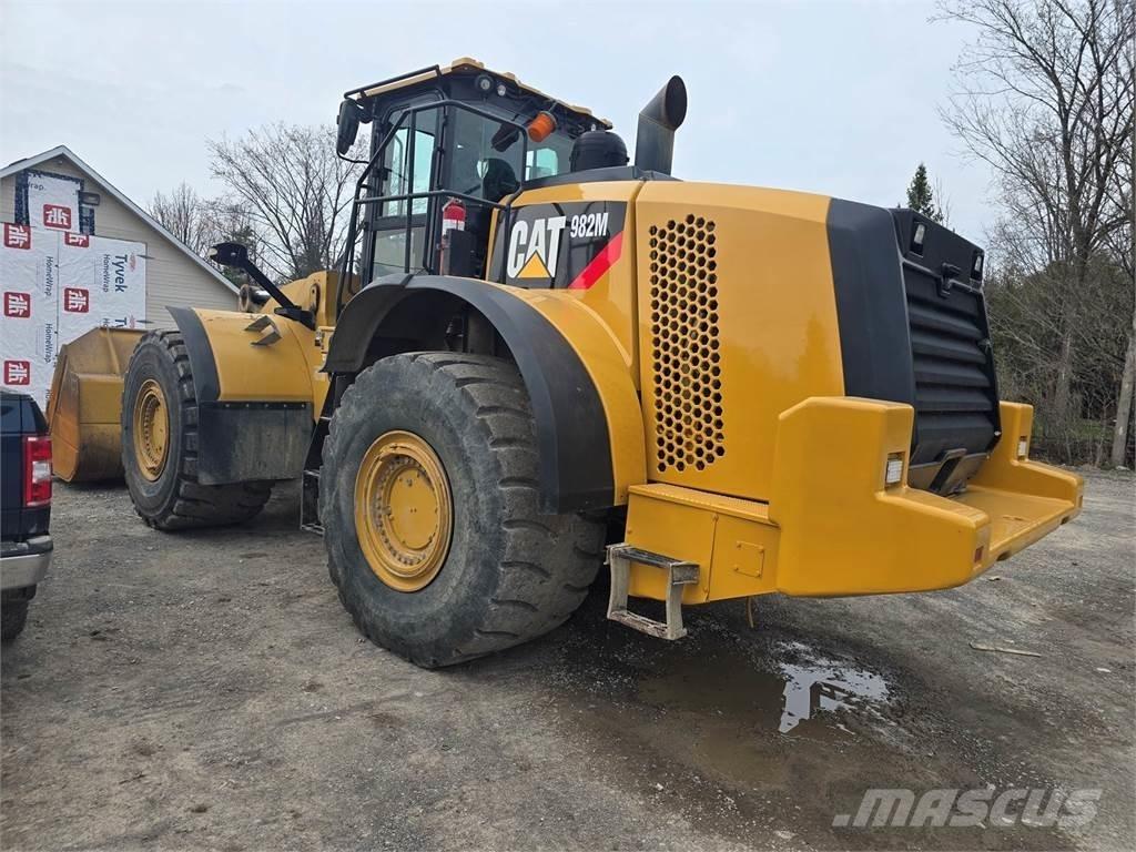 CAT 982M Колесни товарачи