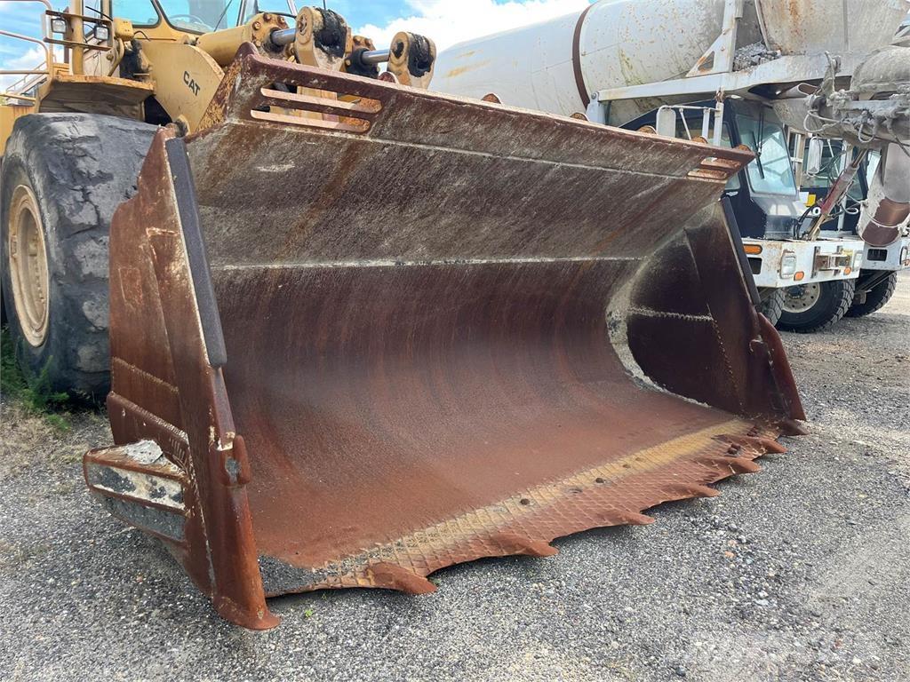 CAT 988B Колесни товарачи