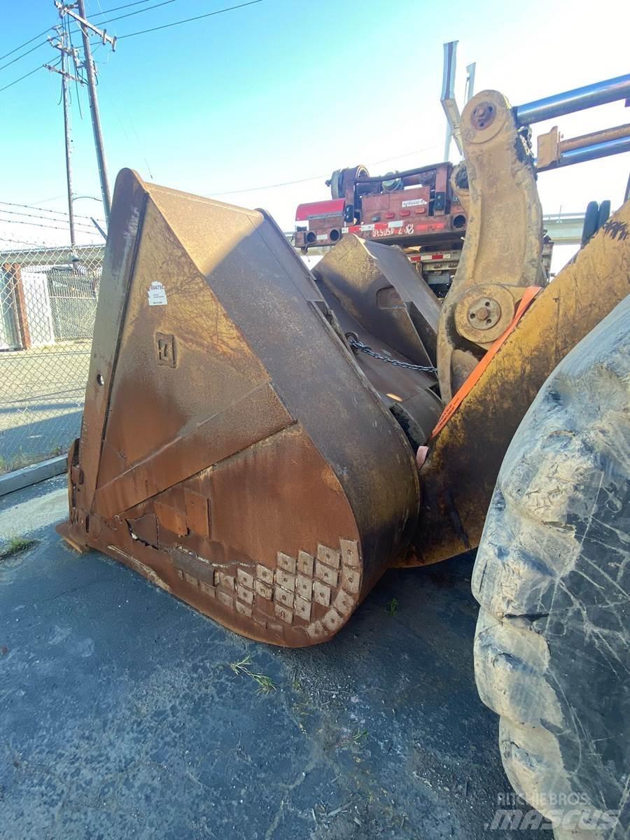 CAT 988F Колесни товарачи