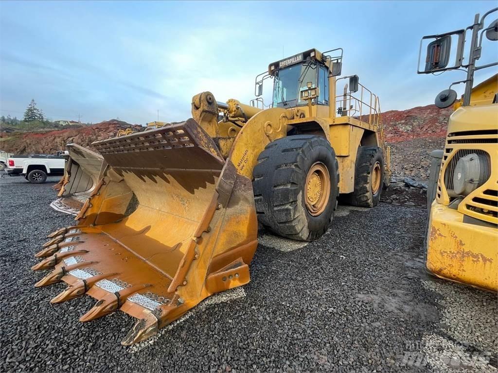 CAT 990 Колесни товарачи