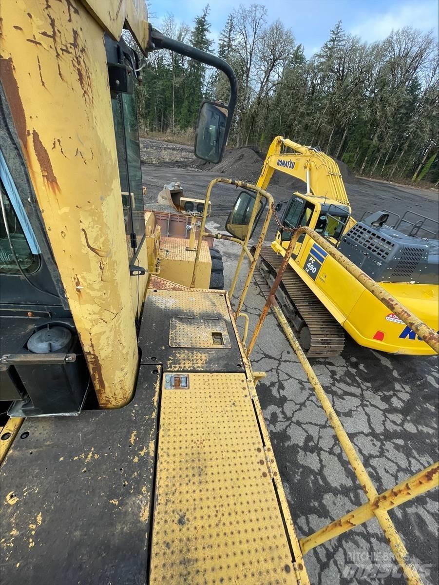 CAT 990 Колесни товарачи