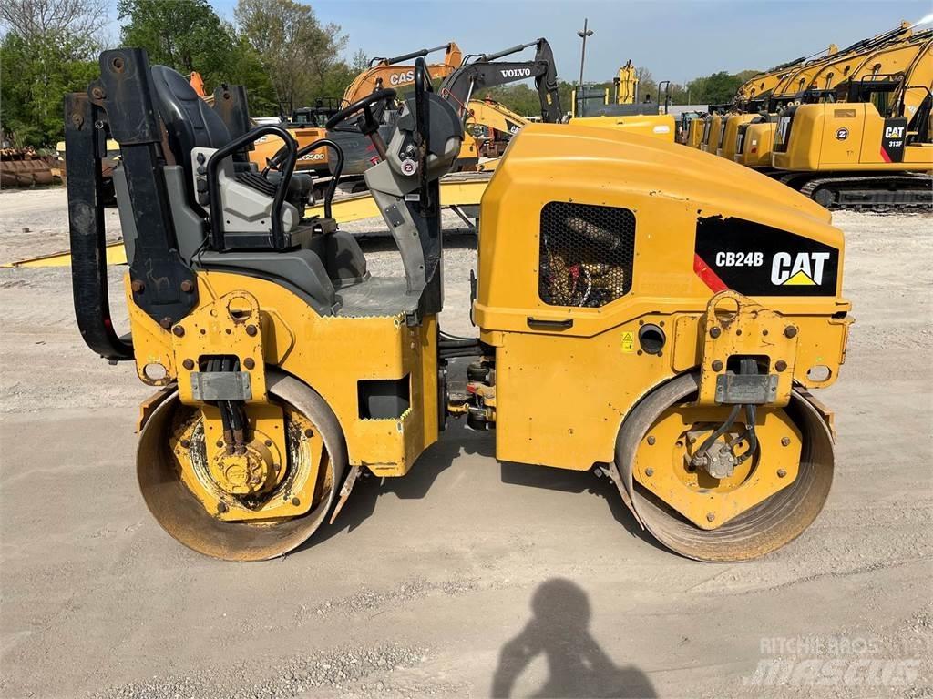 CAT CB24B Еднобарабанни ролки

