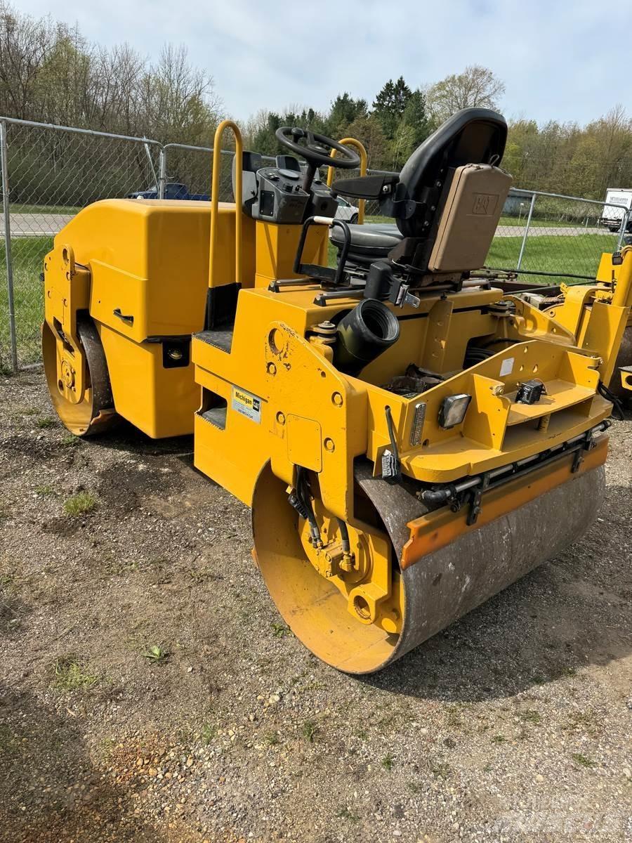 CAT CB34 Машини за асфалт
