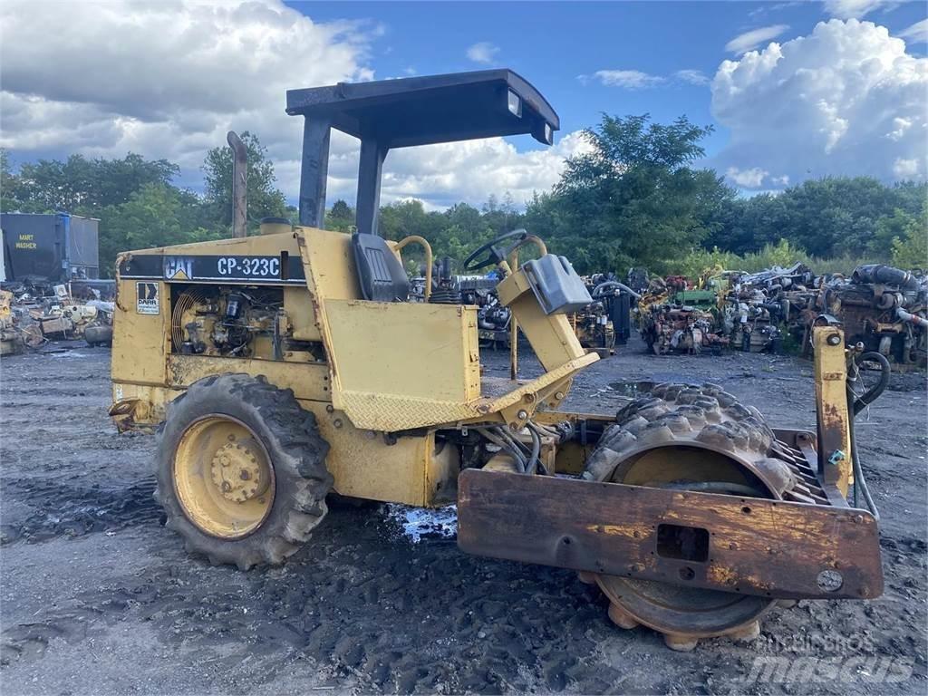 CAT CP323C Уплътнители за почва
