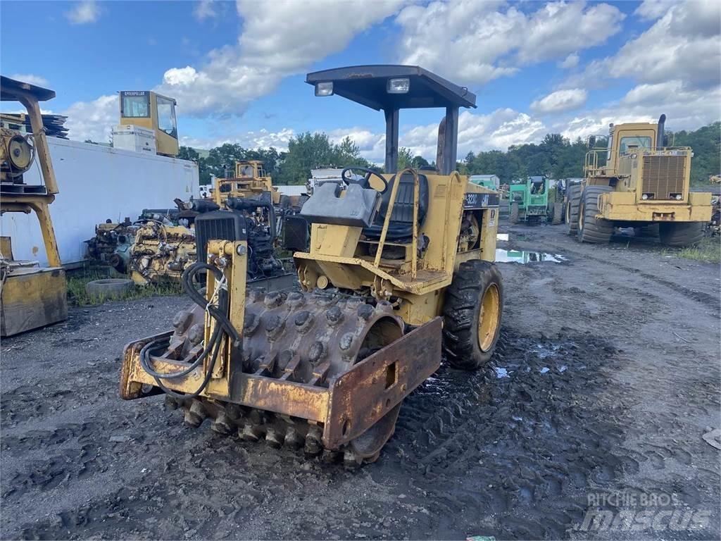 CAT CP323C Уплътнители за почва
