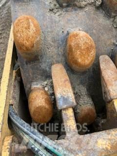CAT CP323C Уплътнители за почва

